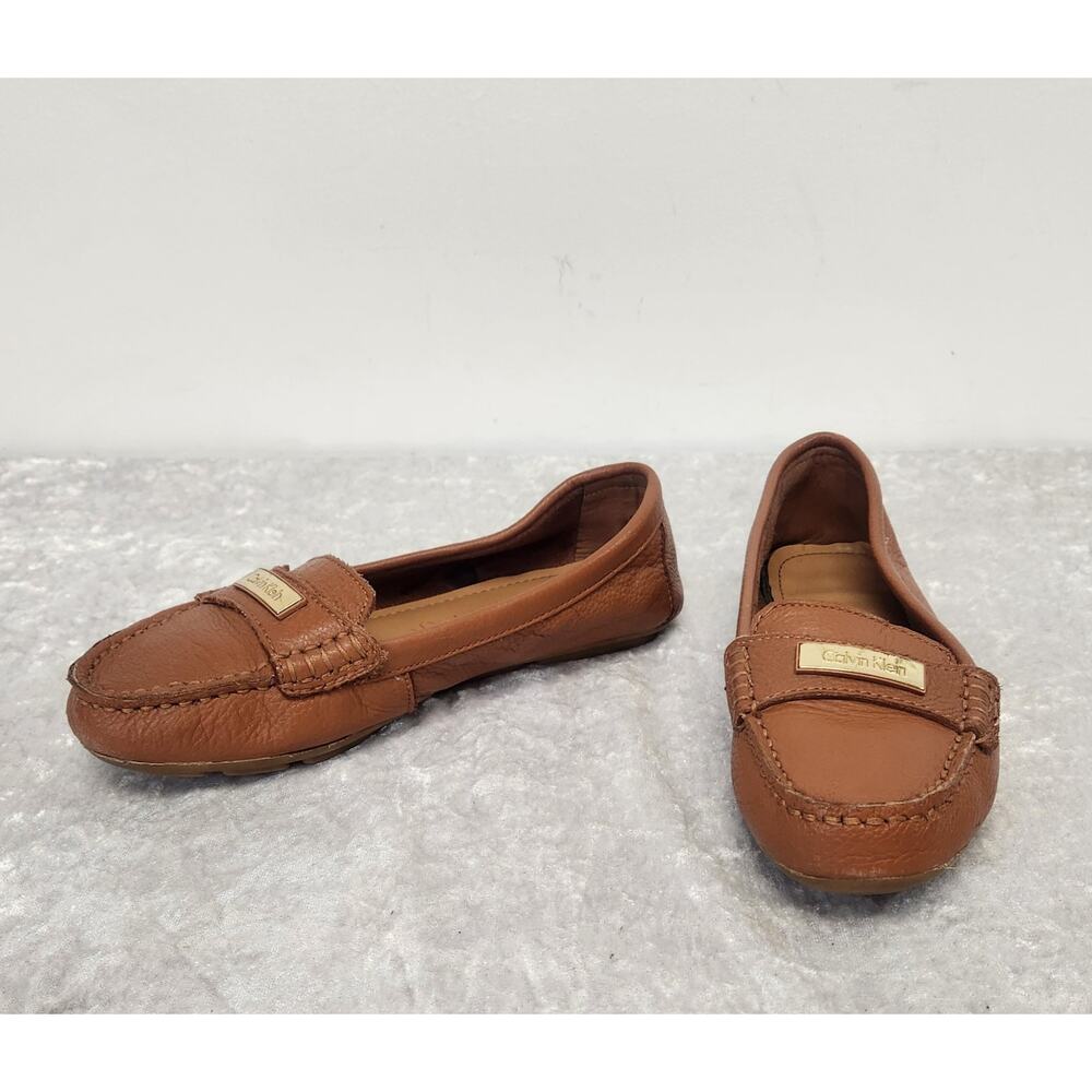 Calvin Klein Women Tan Pebbled Leather Loafers-Size 6